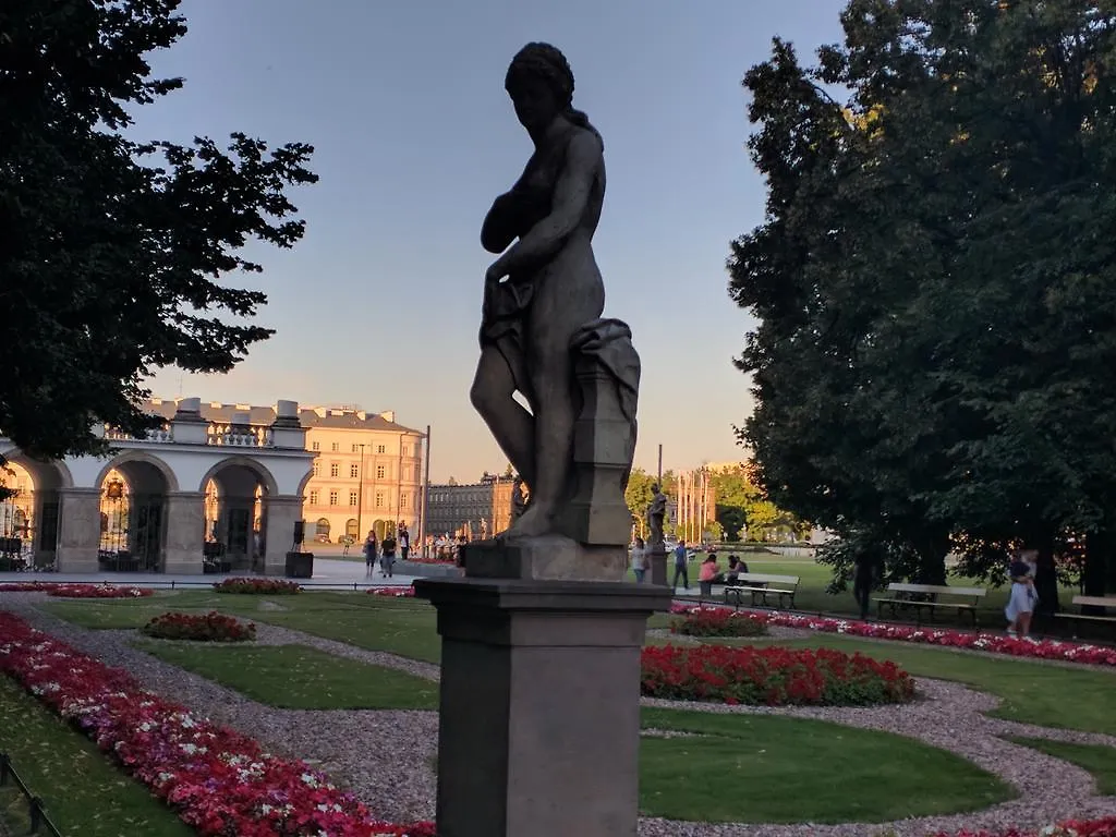 Operaapart Warszawa 0*,  Polen