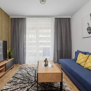 With 2 Bedrooms & Parking By Renters , Wrocław Polska